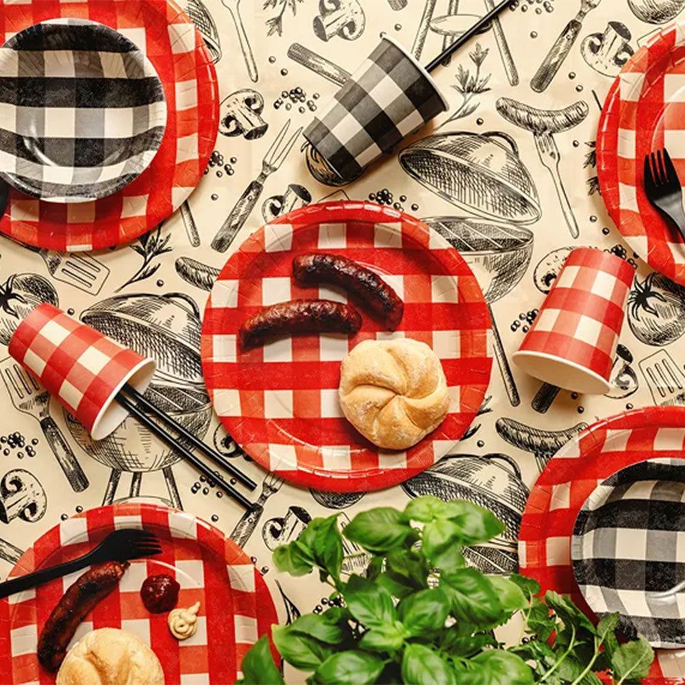 Birthday Galore Red Gingham BBQ Pappteller – 32 Stück Für Grillparty & Sommer – Robust, Recycelbar & Lebensmittelecht