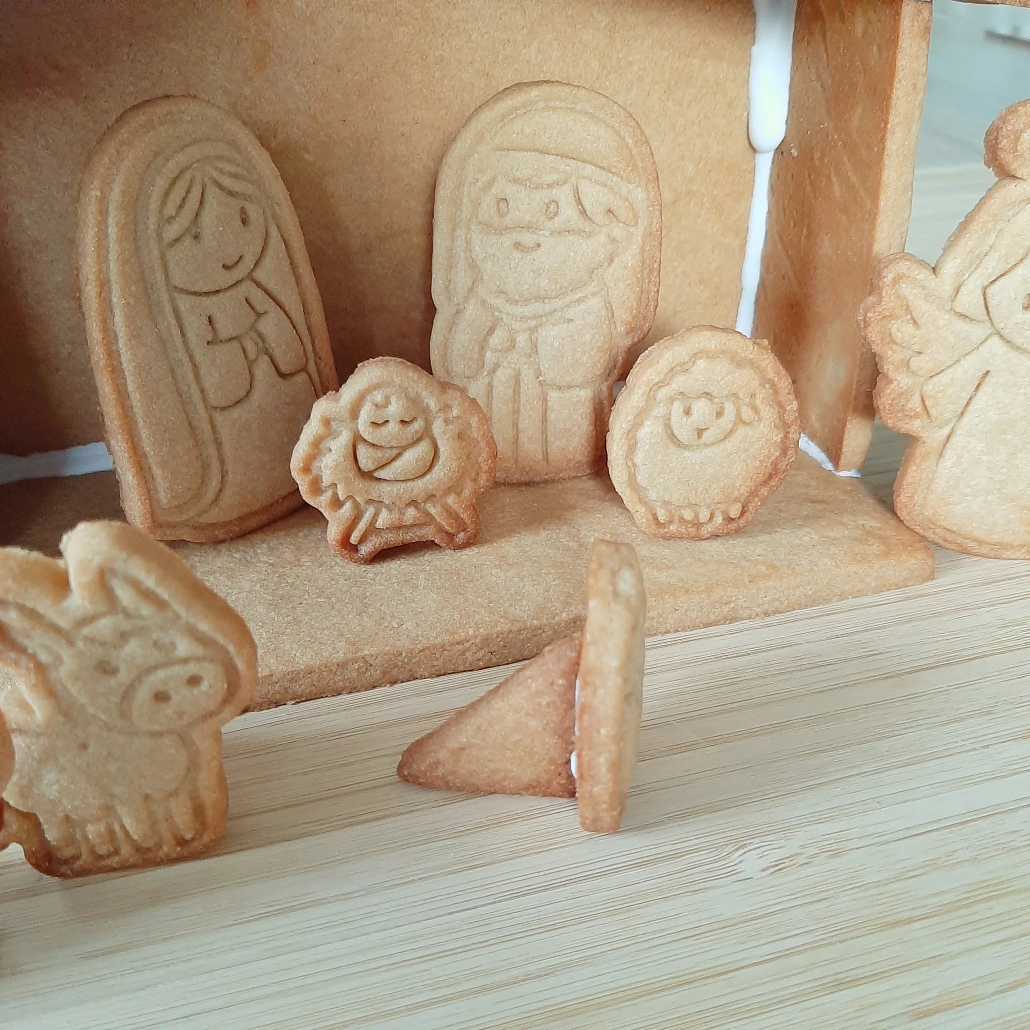 Gingerbread Nativity Stable Cookie Cutter & Stamp Set