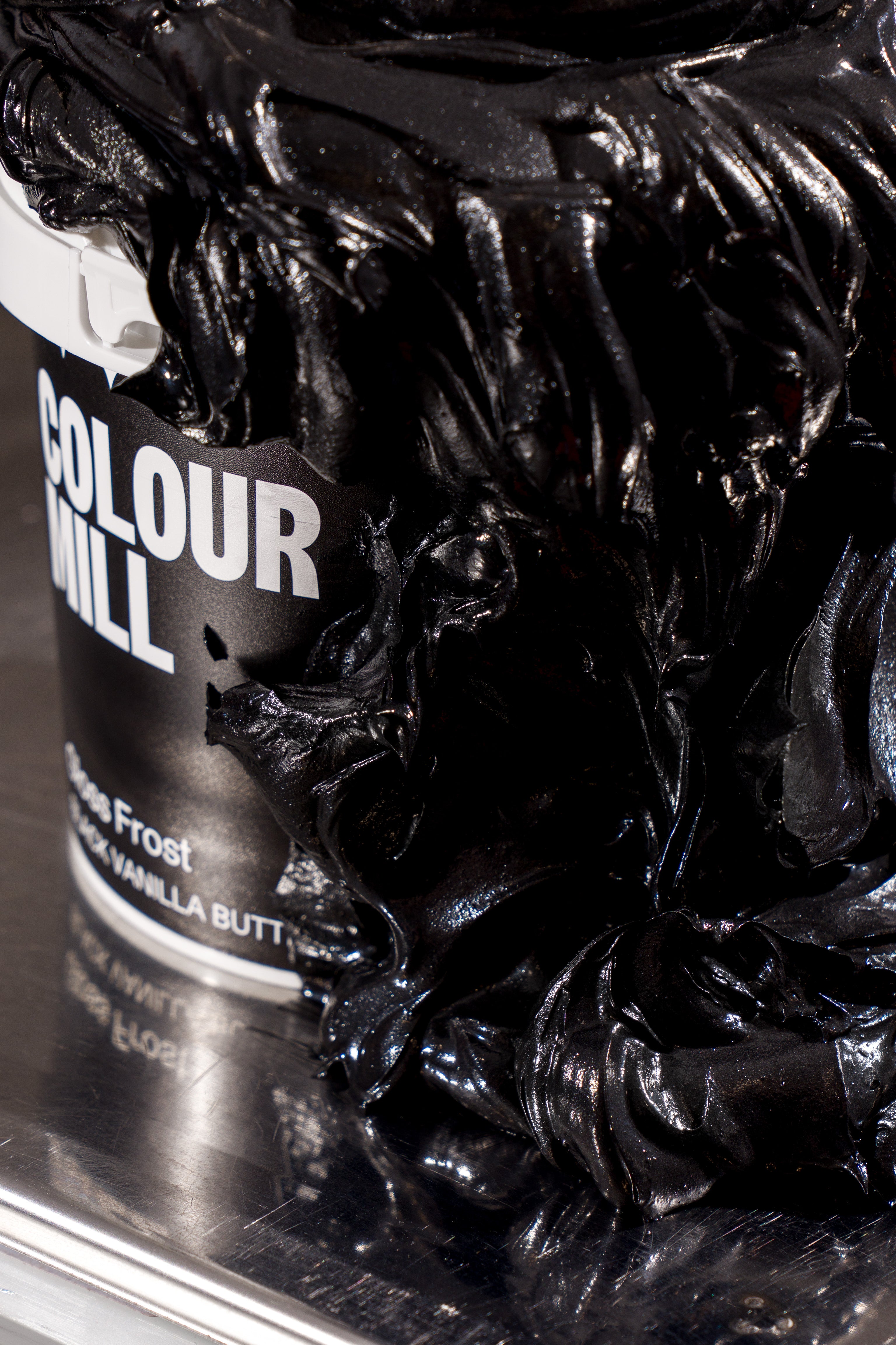 Colour Mill Gloss Frost Buttercream Black 1L