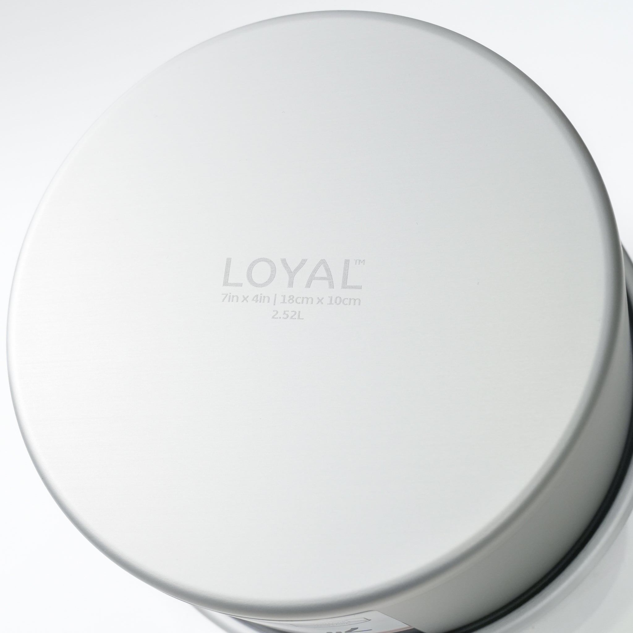 LOYAL Round Cake Tin 7" x 4" (17.5cm x 10cm)