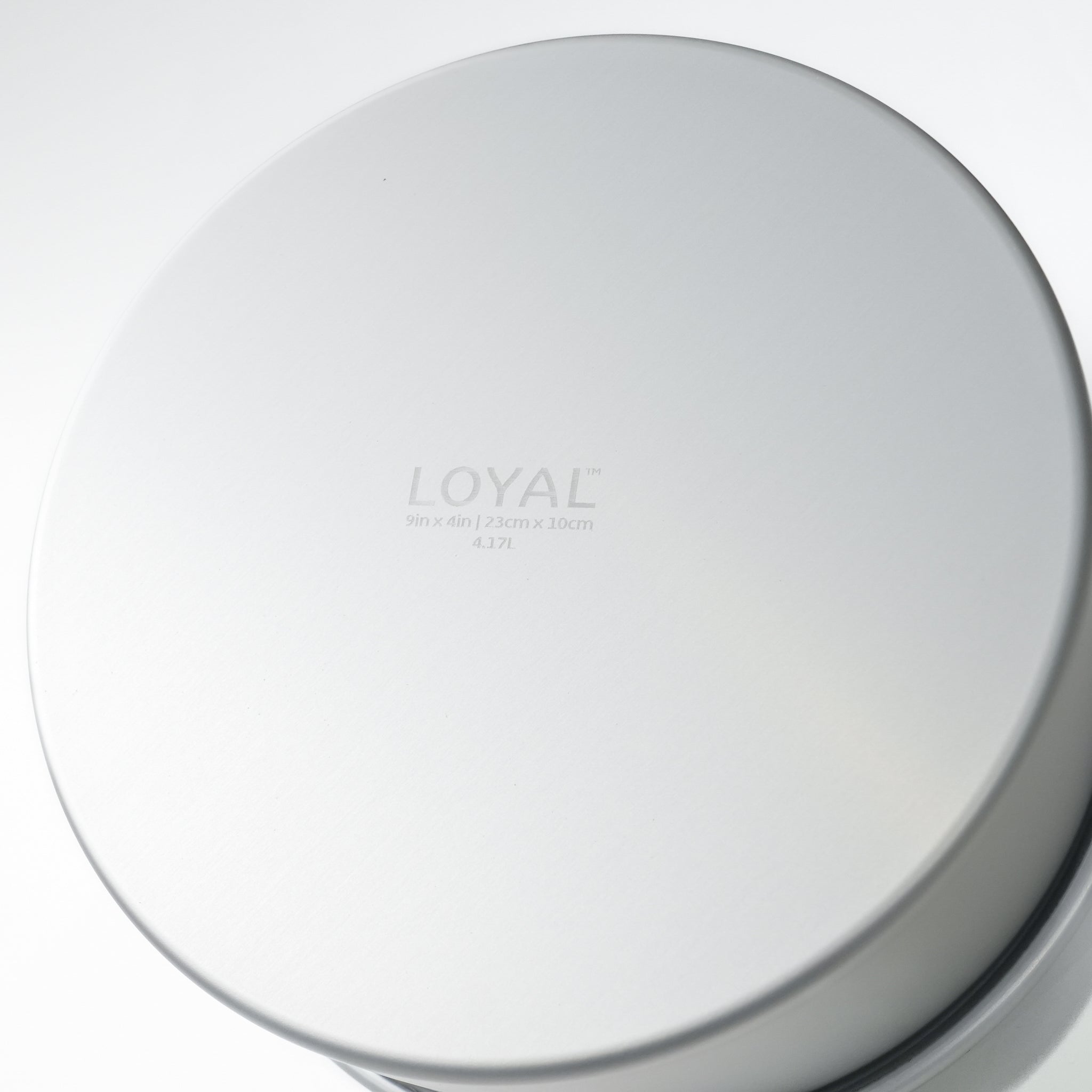 LOYAL Round Cake Tin 9" x 4" (22.5cm x 10cm)
