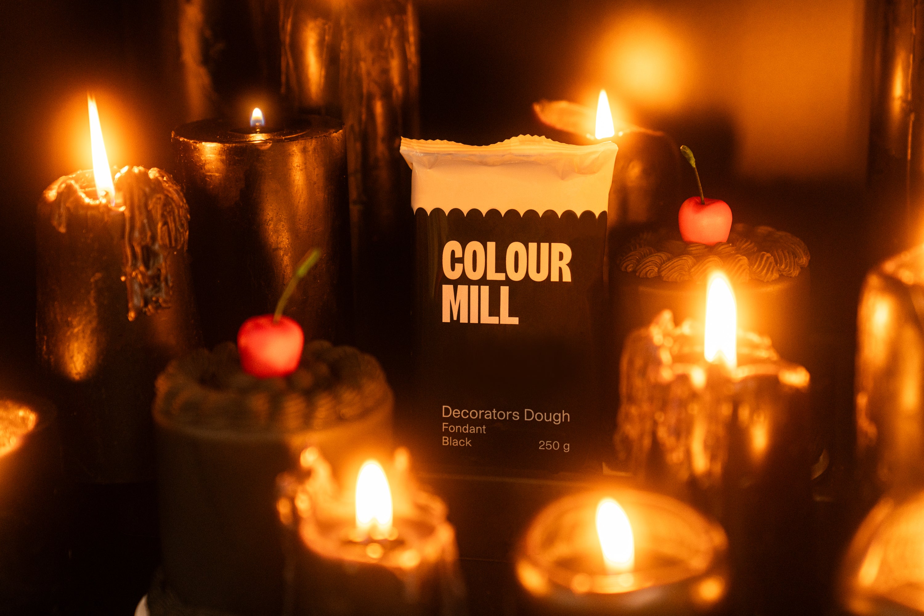 Colour Mill Decorators Dough Fondant - Black