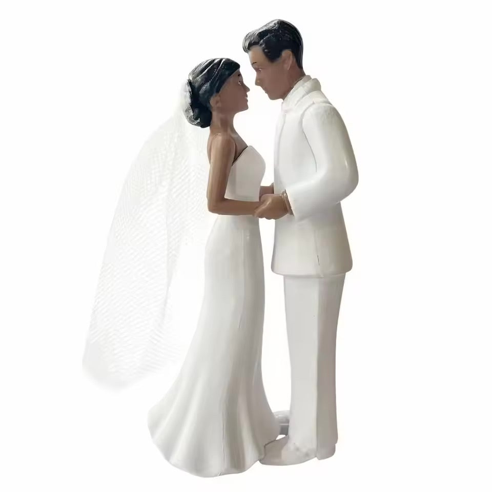 White Bride & Groom Cake Figurine
