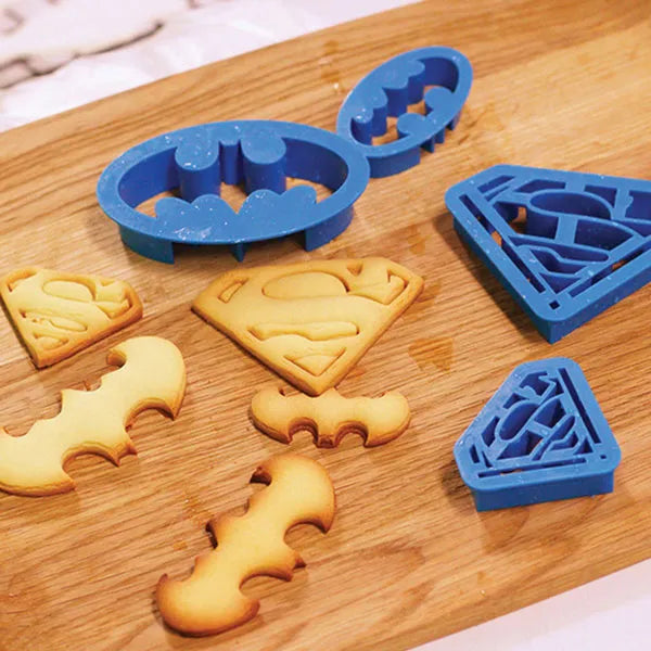 Batman & Superman Cookie Cutters 4pk