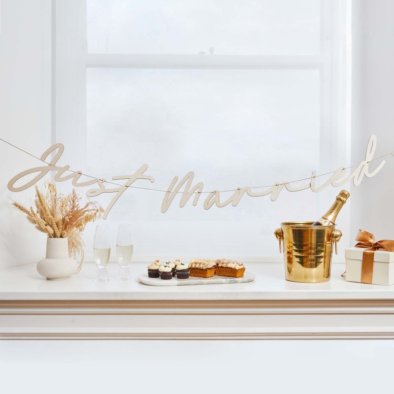 Wooden Just Married Banner