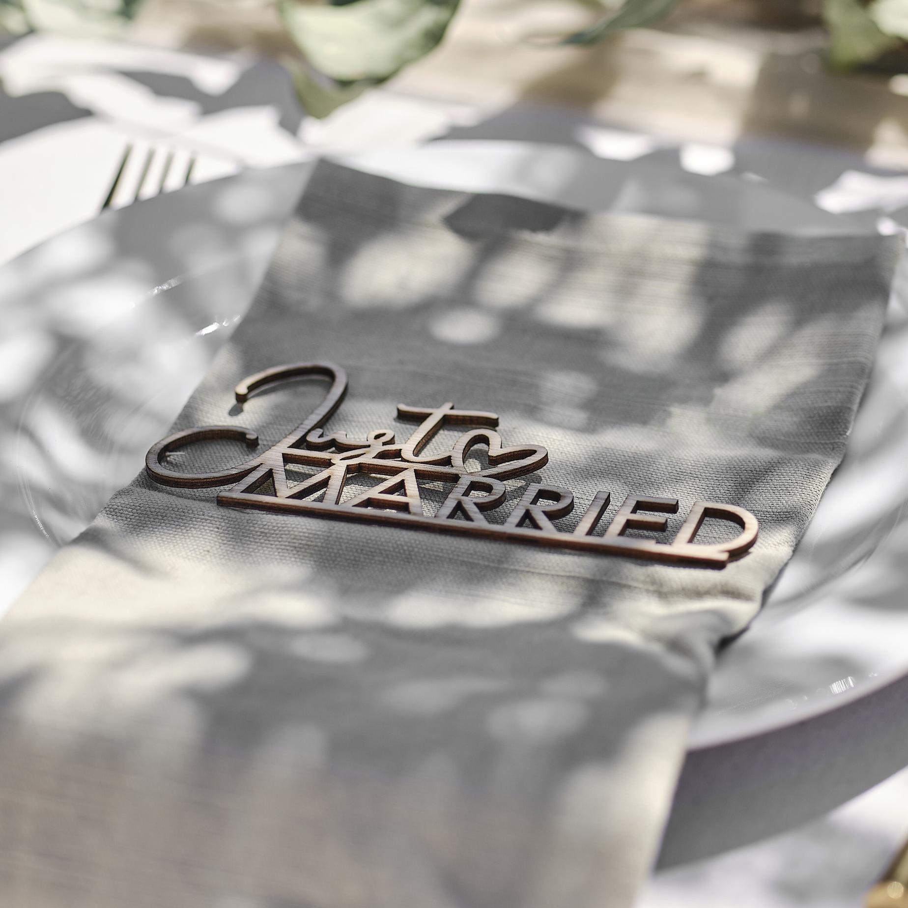 Wooden Just Married Place Setting 6pk
